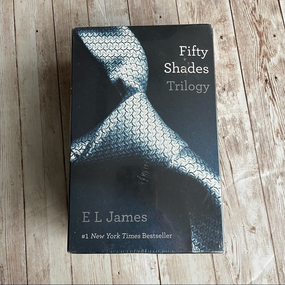 NEW SEALED FIFTY SHADES OF GREY TRILOGY E. L. JAMES BOOK SET